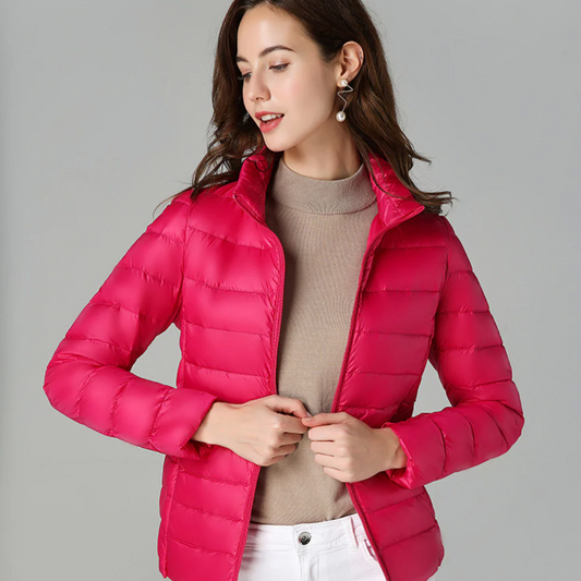 Myra™ | Chaqueta de plumas ultra ligera con sofisticados pliegues