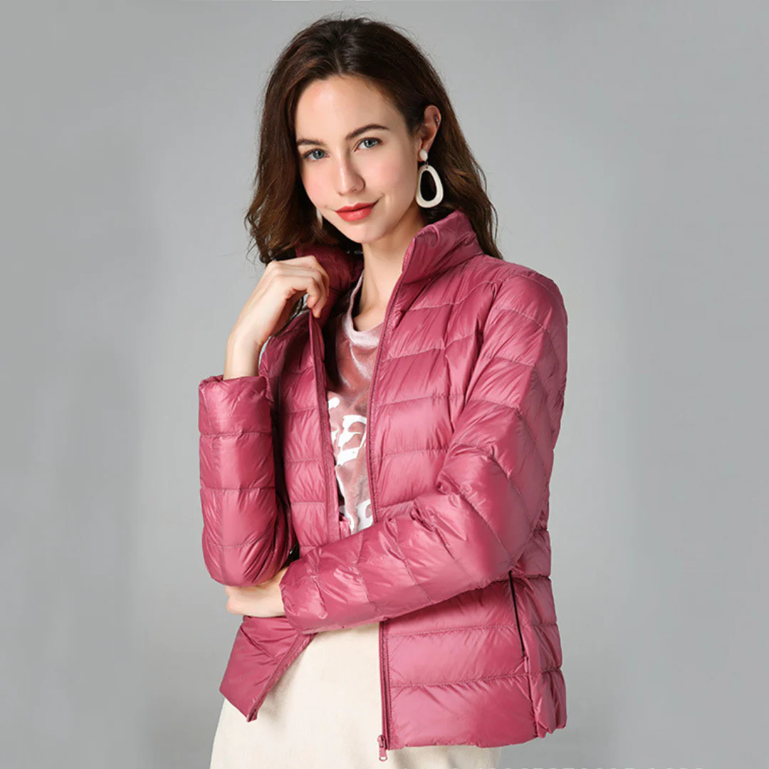 Myra™ | Chaqueta de plumas ultra ligera con sofisticados pliegues