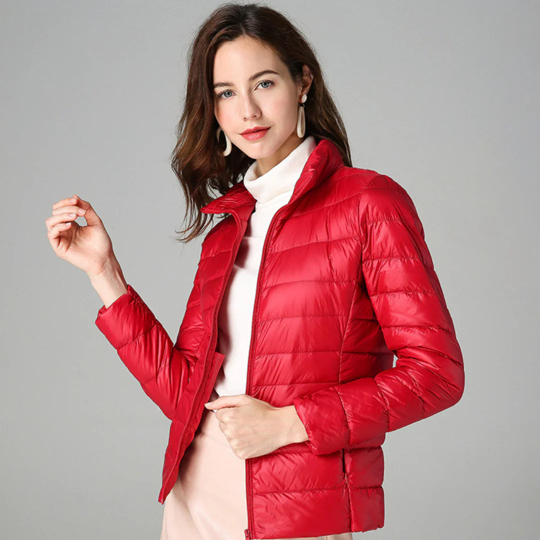 Myra™ | Chaqueta de plumas ultra ligera con sofisticados pliegues